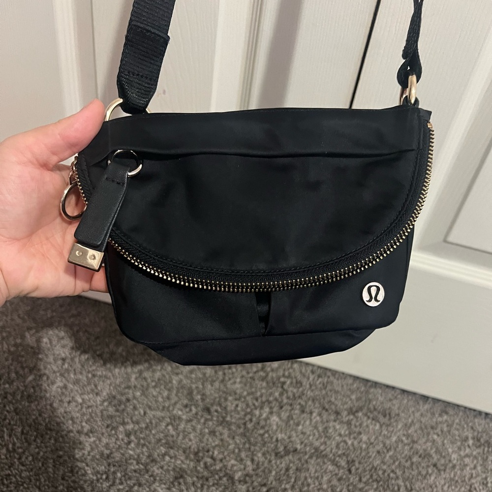 Lululemon all festival cross body bag